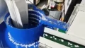 Инспекционно-сортировочная машина для пластиковых защелок
